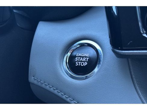 Used 2023 Toyota Highlander XLE FWD image 23
