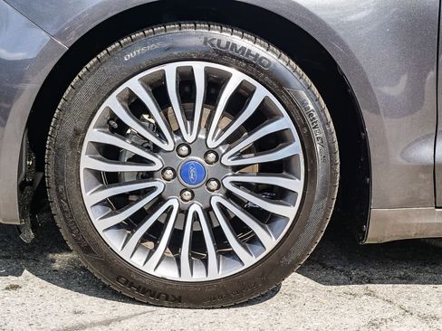 Used 2017 Ford Fusion SE w/ Fusion SE Technology Package FWD image 9