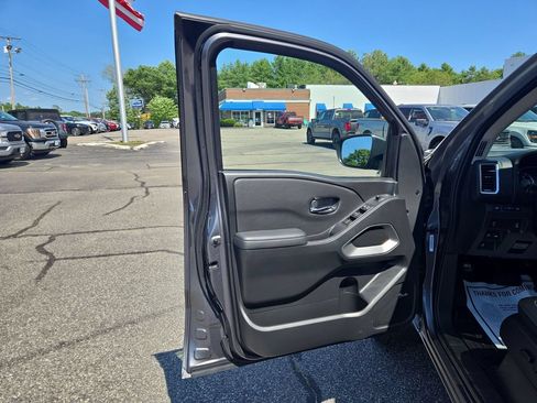 Used 2023 Nissan Frontier SV w/ SV Premium Package AWD/4WD image 5