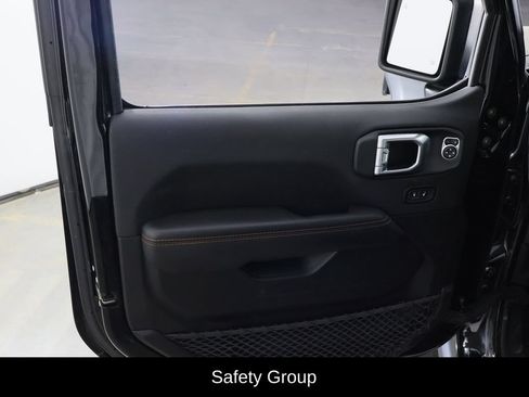 Used 2021 Jeep Gladiator Mojave AWD/4WD image 11