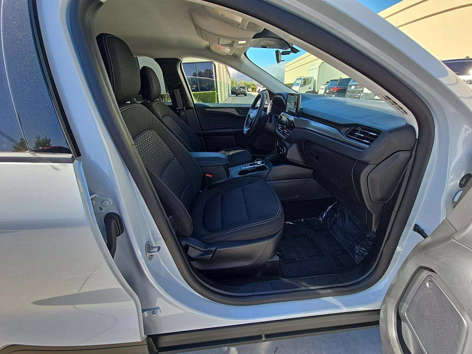 Used 2025 Ford Escape Active AWD/4WD image 9
