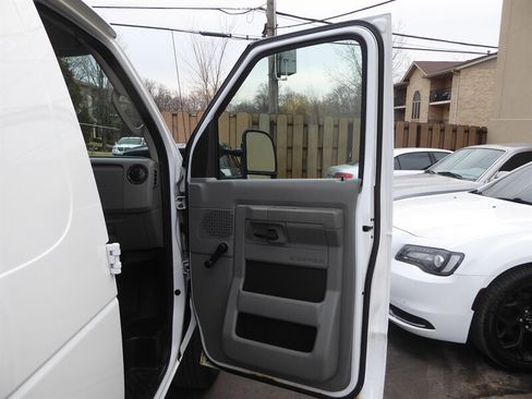 Used 2014 Ford E-250 and Econoline 250 Extended image 21