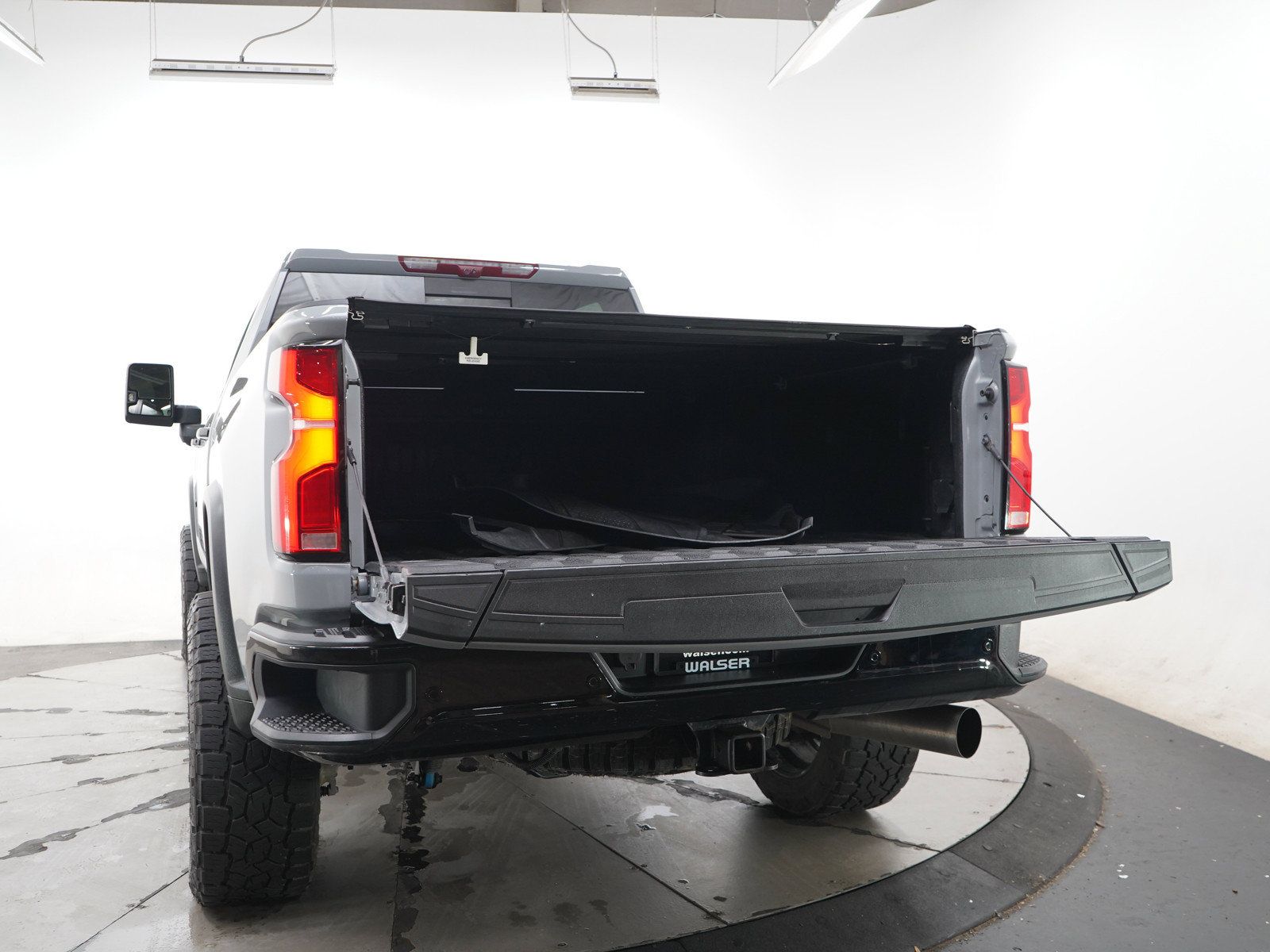 Used 2025 Chevrolet Silverado 2500 ZR2 w/ Technology Package AWD/4WD image 18