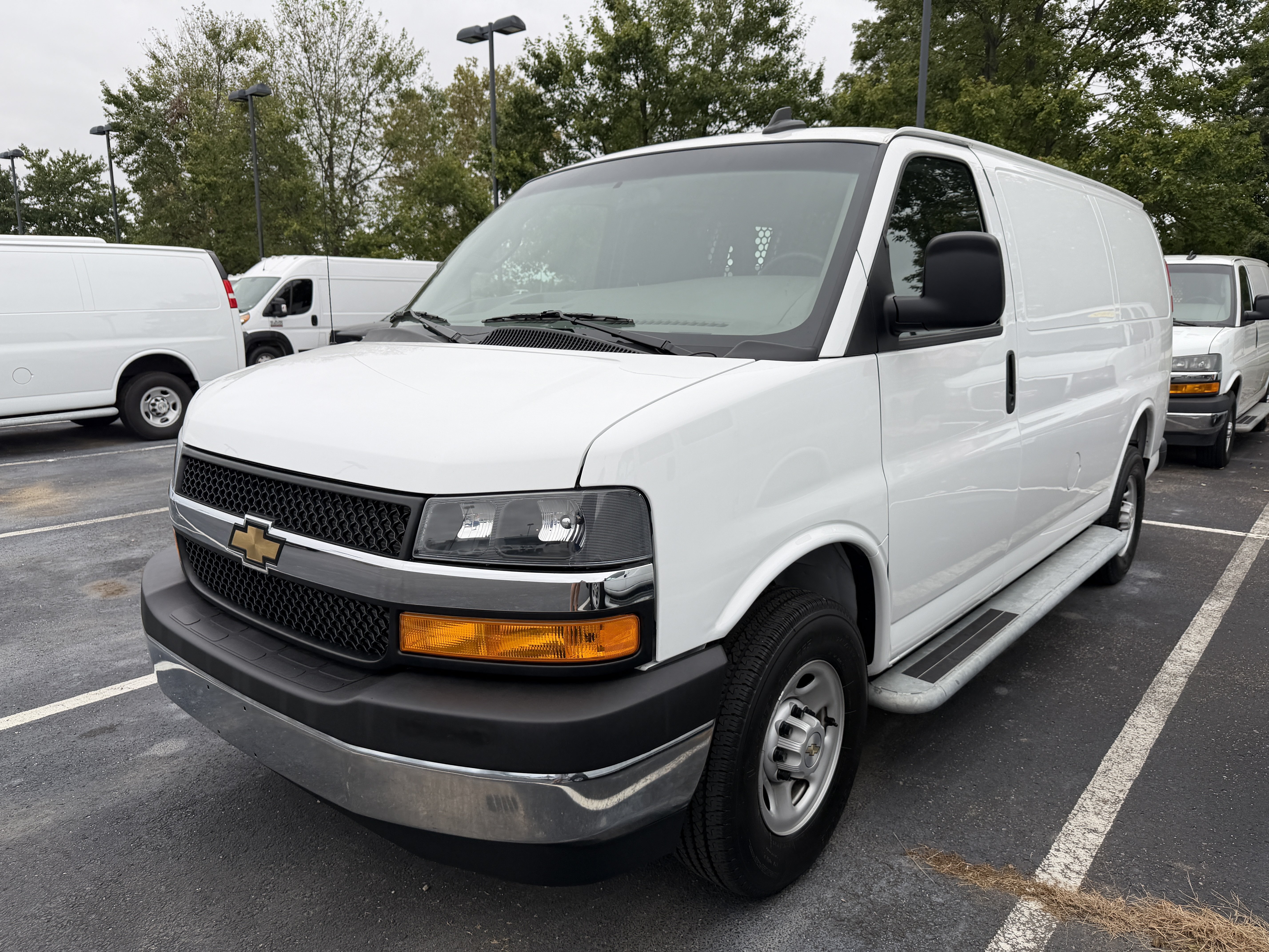 Used 2025 Chevrolet Express 2500 w/ Driver Convenience Package RWD image 4
