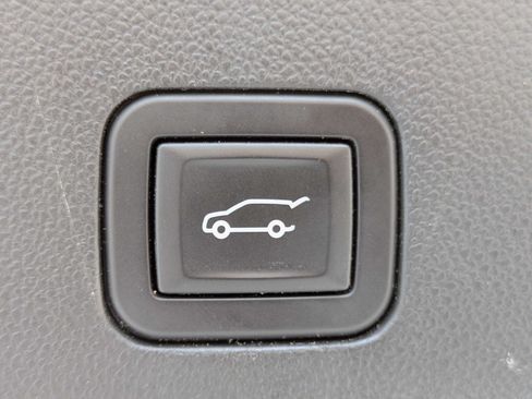 Used 2024 Chevrolet Tahoe Premier RWD image 8