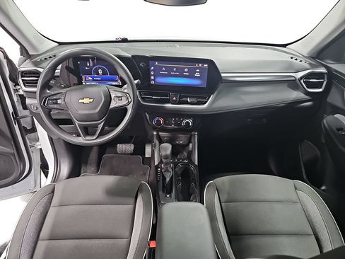 Used 2025 Chevrolet TrailBlazer LT AWD/4WD image 9