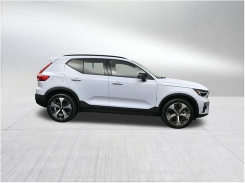 Used 2024 Volvo XC40 B5 Plus w/ Climate Package AWD/4WD image 6