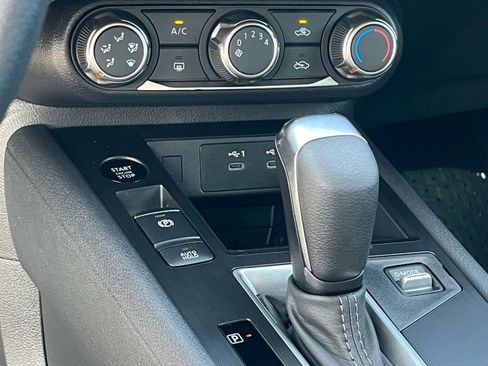 Certified 2025 Nissan Kicks SV image 24