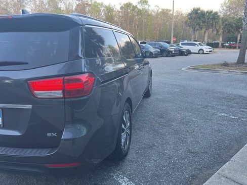 Used 2017 Kia Sedona SX image 7