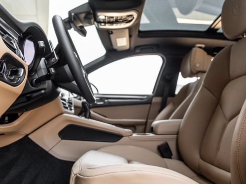 New 2026 Porsche Macan AWD/4WD image 24