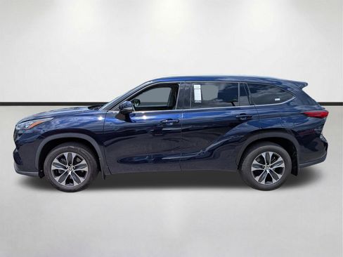 Used 2020 Toyota Highlander XLE AWD/4WD image 7