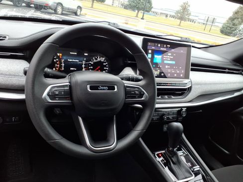 Used 2023 Jeep Compass Sport image 10