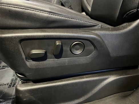 Used 2023 Chevrolet Suburban LT image 26