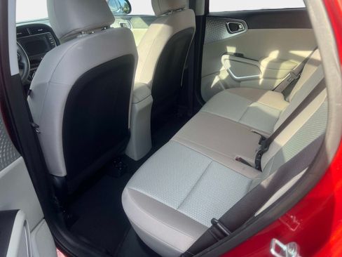 Certified 2022 Kia Soul LX FWD image 8