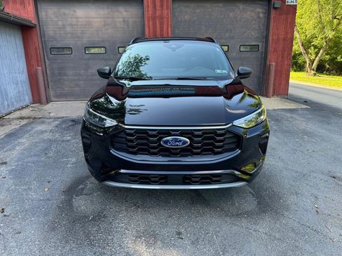 Used 2024 Ford Escape ST-Line w/ Tech Pack #1 AWD/4WD image 2