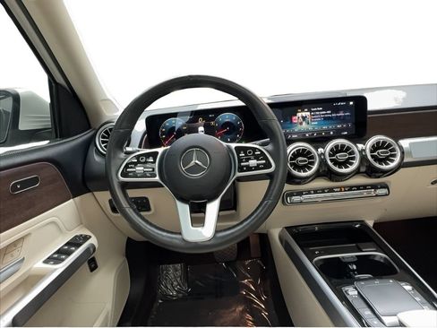Used 2022 Mercedes-Benz GLB 250 4MATIC w/ Premium Package Lite image 33
