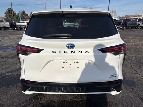 Used 2021 Toyota Sienna XSE image 7