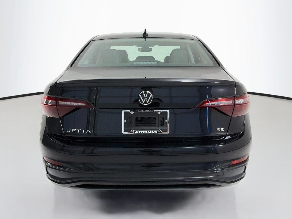Used 2024 Volkswagen Jetta SE w/ Panoramic Sunroof Package FWD image 6