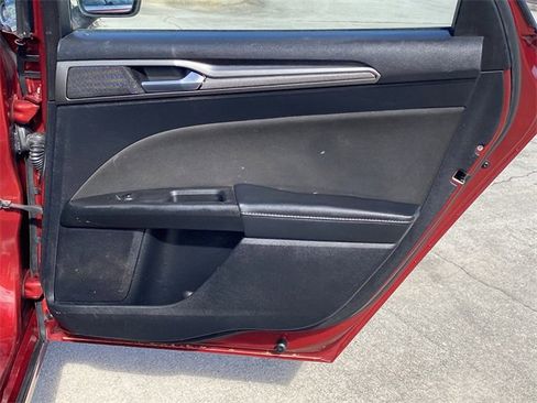 Used 2018 Ford Fusion SE w/ Fusion SE Technology Package image 26