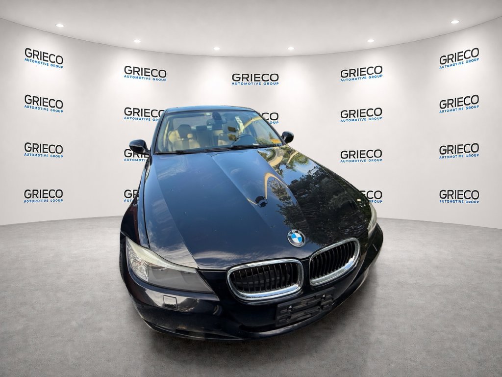Used 2011 BMW 328i xDrive Sedan AWD/4WD image 2