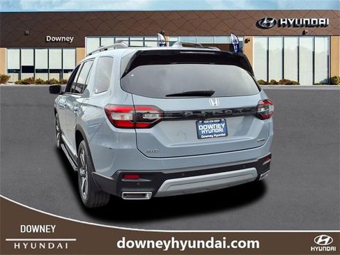 Used 2023 Honda Pilot Touring image 6