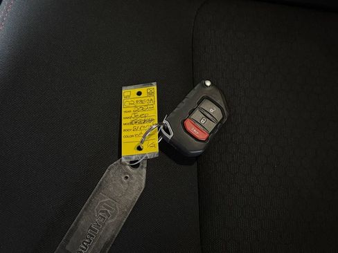 Used 2022 Jeep Wrangler Unlimited Rubicon AWD/4WD image 32
