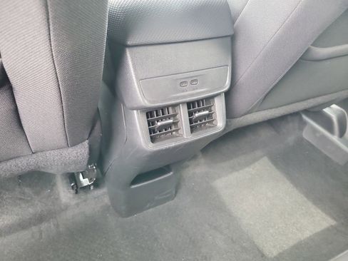 Used 2025 Chevrolet Equinox LT FWD image 13