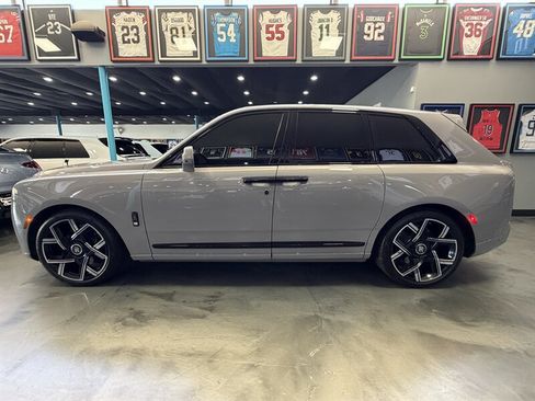 Used 2025 Rolls-Royce Cullinan Black Badge AWD/4WD image 2
