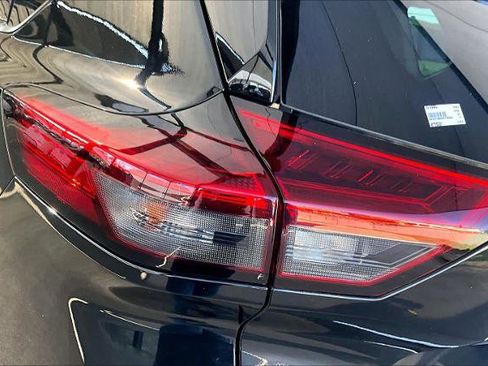 Certified 2021 Nissan Rogue SV image 27