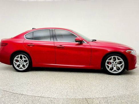 Used 2020 Alfa Romeo Giulia Ti w/ Active Blind Spot Package AWD/4WD image 4