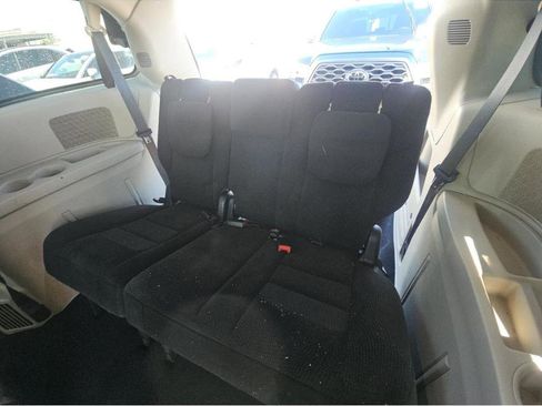 Used 2016 Chrysler Town & Country Touring w/ Driver Convenience Group image 14