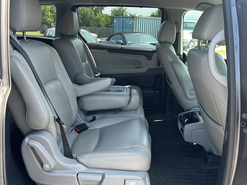 Used 2018 Honda Odyssey EX image 16