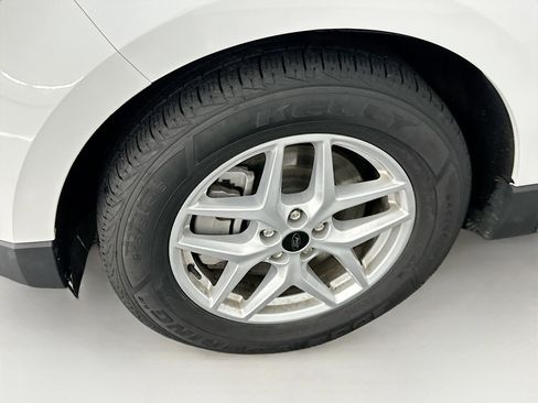 Used 2024 Ford Edge SEL image 11