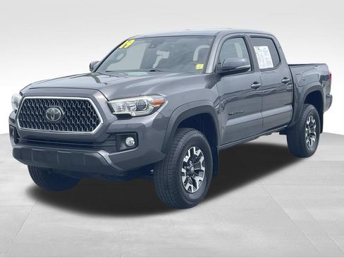 Used 2019 Toyota Tacoma TRD Off-Road w/ Technology Package AWD/4WD image 8