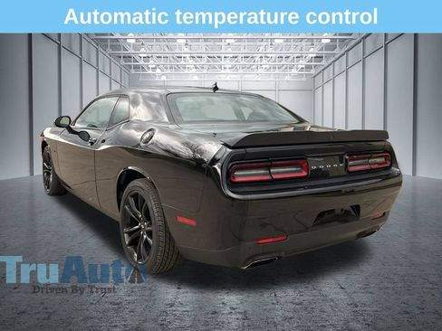 Used 2018 Dodge Challenger R/T w/ Driver Convenience Group RWD image 5