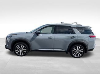 Used 2025 Nissan Pathfinder Platinum w/ Cargo Package FWD video 2