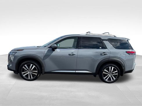 Used 2025 Nissan Pathfinder Platinum w/ Cargo Package FWD image 2