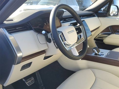 New 2026 Land Rover Range Rover Long Wheelbase SE image 7