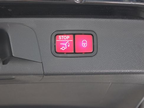 Used 2020 Mercedes-Benz GLC 300 image 33