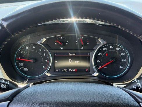 Used 2022 Chevrolet Traverse LT FWD image 23