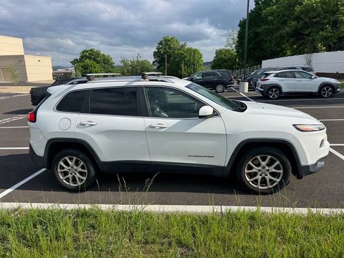 Used 2014 Jeep Cherokee Latitude FWD image 18