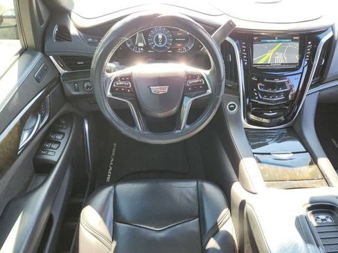Used 2019 Cadillac Escalade Platinum RWD image 15