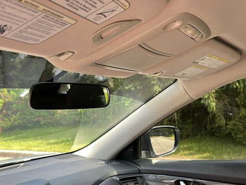 Certified 2017 Nissan Rogue SV AWD/4WD image 22