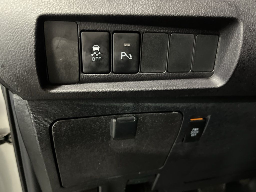 Used 2019 Toyota Sienna SE w/ SE Preferred Package AWD/4WD image 37