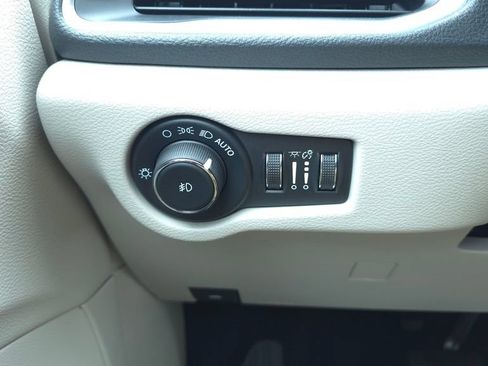 Used 2022 Chrysler Pacifica Limited FWD image 35
