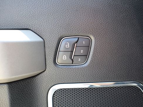 Used 2019 Ford F250 Lariat w/ Chrome Package image 23