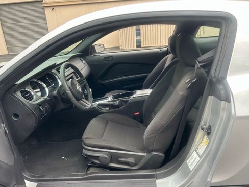 Used 2012 Ford Mustang Coupe RWD image 6