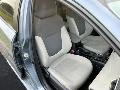 Used 2022 Toyota Corolla LE FWD image 29