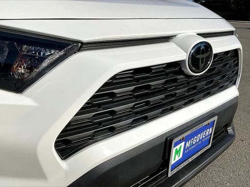 Used 2021 Toyota RAV4 LE image 26