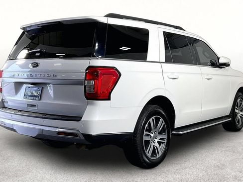 Used 2022 Ford Expedition XLT RWD image 2
